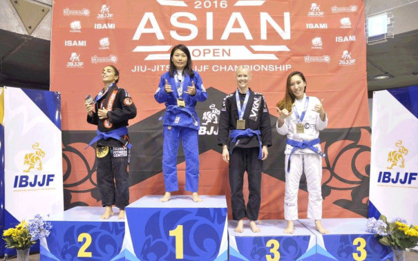 Pursuing Excellence in a Corporate Career and Professional Sports [Interview With Alvina Lim]