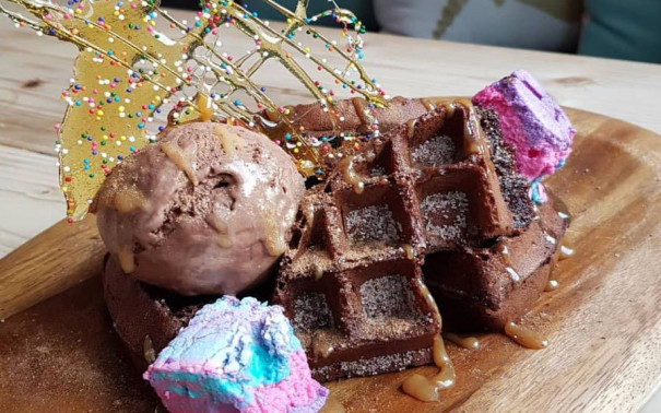10 Cafes With Incredibly Instagrammable Desserts 